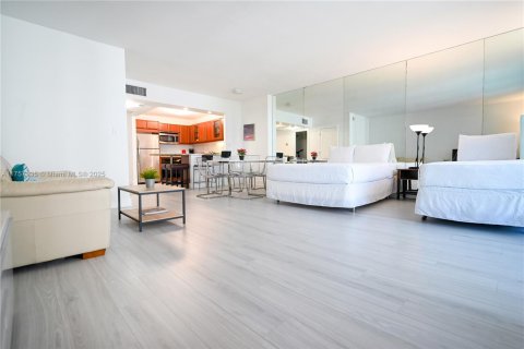 Condominio en venta en Miami Beach, Florida, 55.74 m2 № 1860413 - foto 12