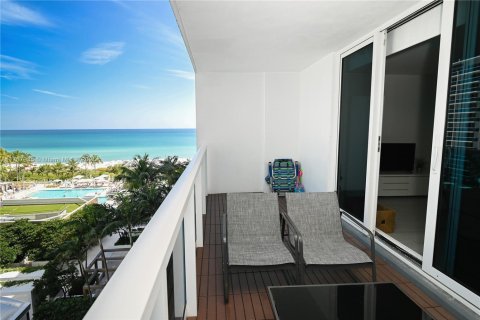 Condominio en venta en Miami Beach, Florida, 55.74 m2 № 1860413 - foto 2