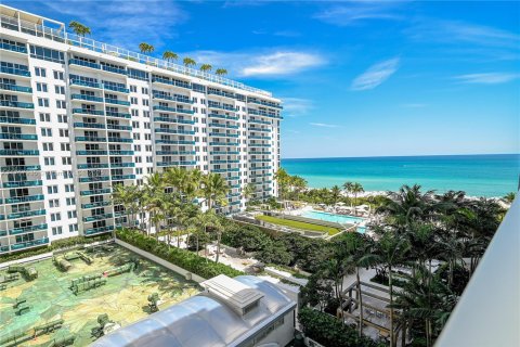 Condominio en venta en Miami Beach, Florida, 55.74 m2 № 1860413 - foto 1