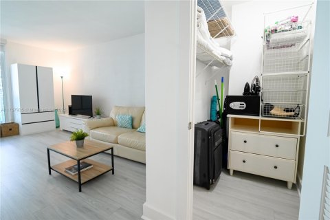 Condominio en venta en Miami Beach, Florida, 55.74 m2 № 1860413 - foto 21