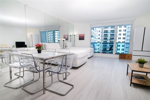 Condominio en venta en Miami Beach, Florida, 55.74 m2 № 1860413 - foto 5