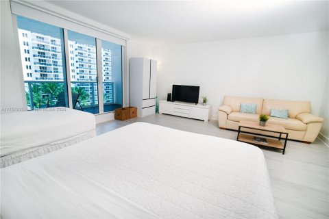 Condominio en venta en Miami Beach, Florida, 55.74 m2 № 1860413 - foto 8