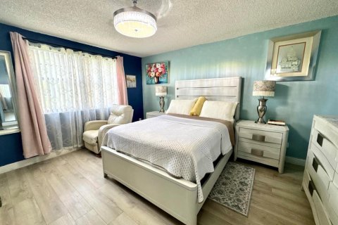 Condo in Tamarac, Florida, 2 bedrooms  № 2168064 - photo 11