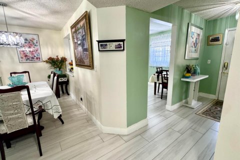 Condo in Tamarac, Florida, 2 bedrooms  № 2168064 - photo 9