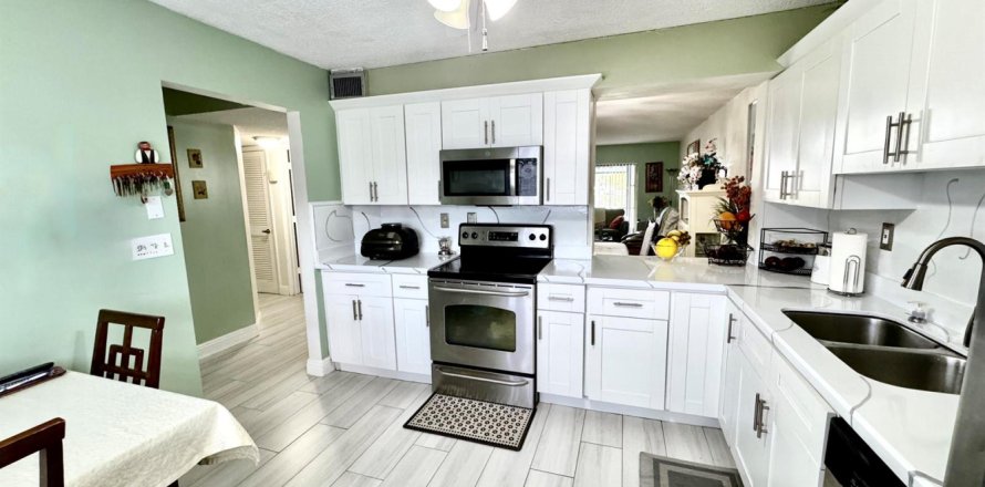 Condo in Tamarac, Florida, 2 bedrooms  № 2168064