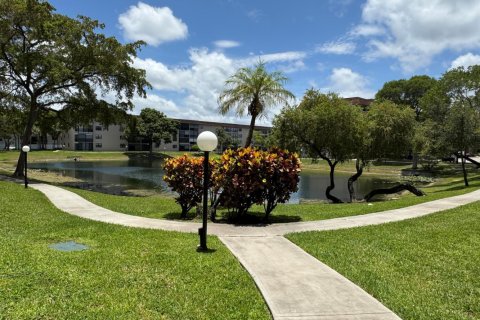 Condo in Tamarac, Florida, 2 bedrooms  № 2168064 - photo 25
