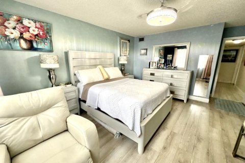 Condo in Tamarac, Florida, 2 bedrooms  № 2168064 - photo 12