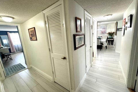 Condo in Tamarac, Florida, 2 bedrooms  № 2168064 - photo 15