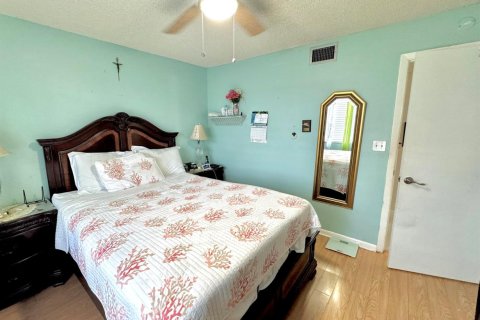 Condo in Tamarac, Florida, 2 bedrooms  № 2168064 - photo 16
