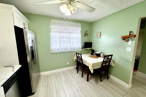 Condo in Tamarac, Florida, 2 bedrooms  № 2168064 - photo 7