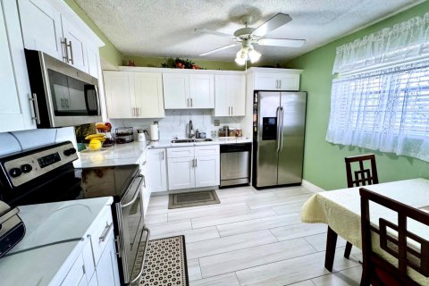 Condo in Tamarac, Florida, 2 bedrooms  № 2168064 - photo 5