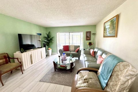 Condo in Tamarac, Florida, 2 bedrooms  № 2168064 - photo 4