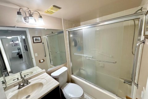 Condo in Tamarac, Florida, 2 bedrooms  № 2168064 - photo 17