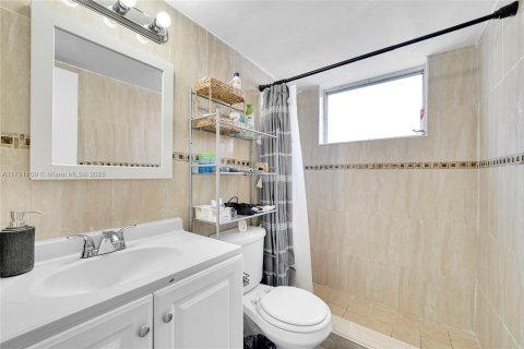Condo in North Miami Beach, Florida, 1 bedroom  № 1656036 - photo 17