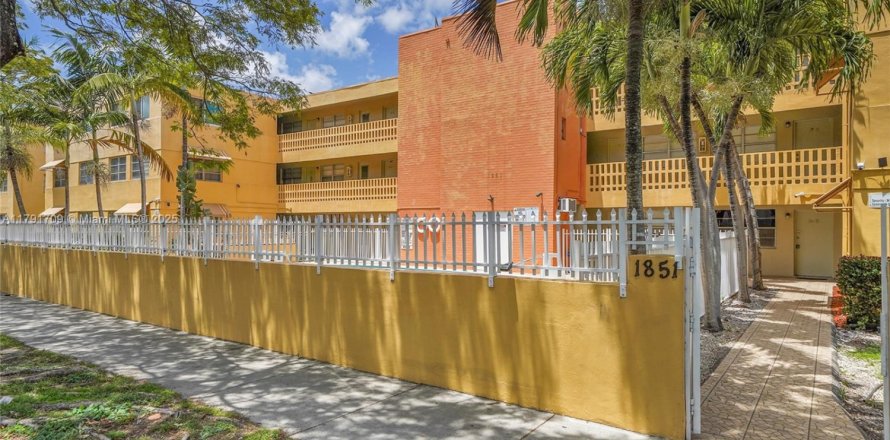 Condo in North Miami Beach, Florida, 1 bedroom  № 1656036