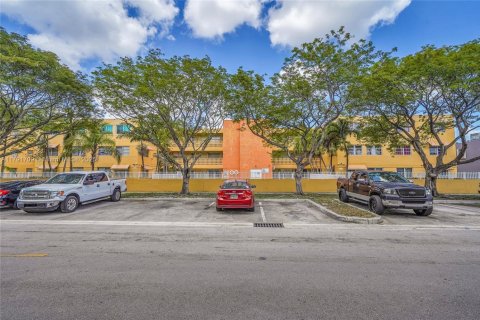 Condo in North Miami Beach, Florida, 1 bedroom  № 1656036 - photo 7