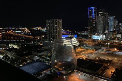 Copropriété à louer à Miami, Floride: 2 chambres, 81.57 m2 № 2386939 - photo 2