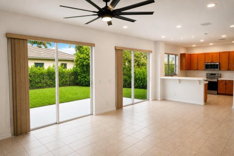 House in Pembroke Pines, Florida 5 bedrooms, 293.2 sq.m. № 2251193 - photo 10