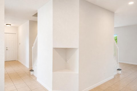 House in Pembroke Pines, Florida 5 bedrooms, 293.2 sq.m. № 2251193 - photo 12