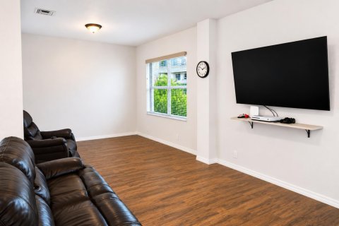 House in Pembroke Pines, Florida 5 bedrooms, 293.2 sq.m. № 2251193 - photo 6