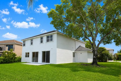 House in Pembroke Pines, Florida 5 bedrooms, 293.2 sq.m. № 2251193 - photo 3