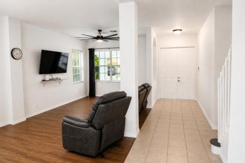 House in Pembroke Pines, Florida 5 bedrooms, 293.2 sq.m. № 2251193 - photo 4
