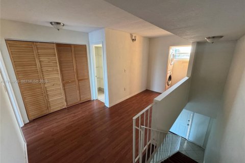 Apartamento en alquiler en Miami, Florida, 1 dormitorio, 104.52 m2 № 2054623 - foto 9