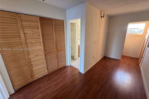 Apartamento en alquiler en Miami, Florida, 1 dormitorio, 104.52 m2 № 2054623 - foto 11