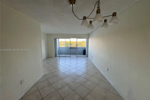 Apartamento en alquiler en Miami, Florida, 1 dormitorio, 104.52 m2 № 2054623 - foto 6