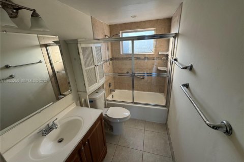 Apartamento en alquiler en Miami, Florida, 1 dormitorio, 104.52 m2 № 2054623 - foto 12