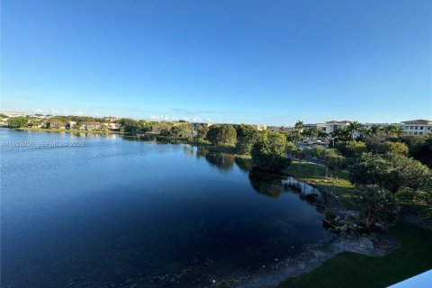 Apartamento en alquiler en Miami, Florida, 1 dormitorio, 104.52 m2 № 2054623 - foto 16