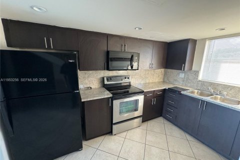 Apartamento en alquiler en Miami, Florida, 1 dormitorio, 104.52 m2 № 2054623 - foto 7