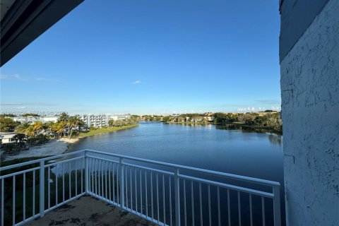 Apartamento en Miami, Florida 1 dormitorio, 104.52 m2 № 2054623