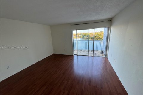 Apartamento en alquiler en Miami, Florida, 1 dormitorio, 104.52 m2 № 2054623 - foto 14