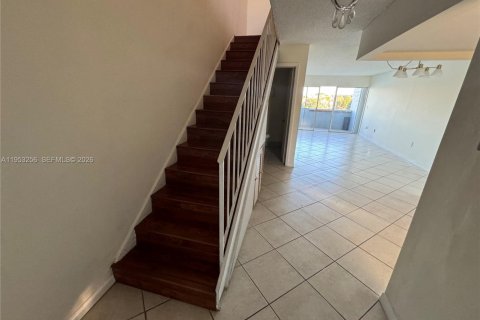 Apartamento en alquiler en Miami, Florida, 1 dormitorio, 104.52 m2 № 2054623 - foto 8