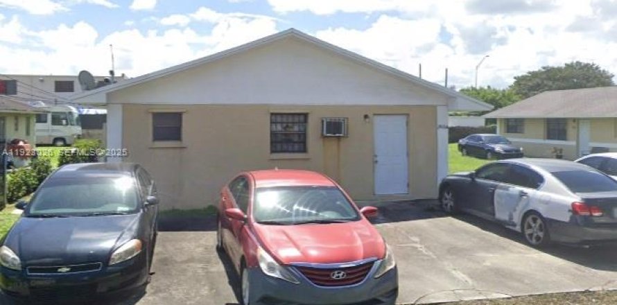 Commercial property in Miami, Florida 193.98 sq.m. № 1976777