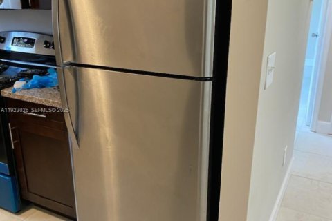 Commercial property in Miami, Florida 193.98 sq.m. № 1976777 - photo 4