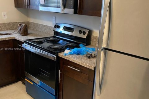 Commercial property in Miami, Florida 193.98 sq.m. № 1976777 - photo 5