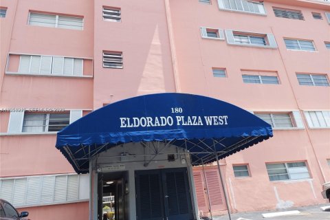 Condo in Hallandale Beach, Florida, 1 bedroom  № 2264842 - photo 15