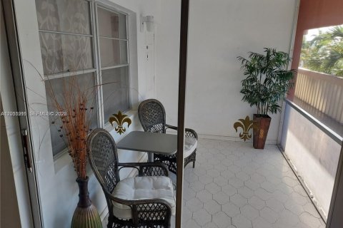 Condo in Hallandale Beach, Florida, 1 bedroom  № 2264842 - photo 3