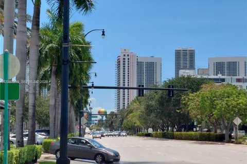 Condo in Hallandale Beach, Florida, 1 bedroom  № 2264842 - photo 14