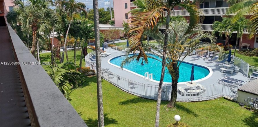 Condo in Hallandale Beach, Florida, 1 bedroom  № 2264842