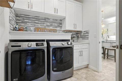 House in Kissimmee, Florida 5 bedrooms, 278.52 sq.m. № 1884508 - photo 11