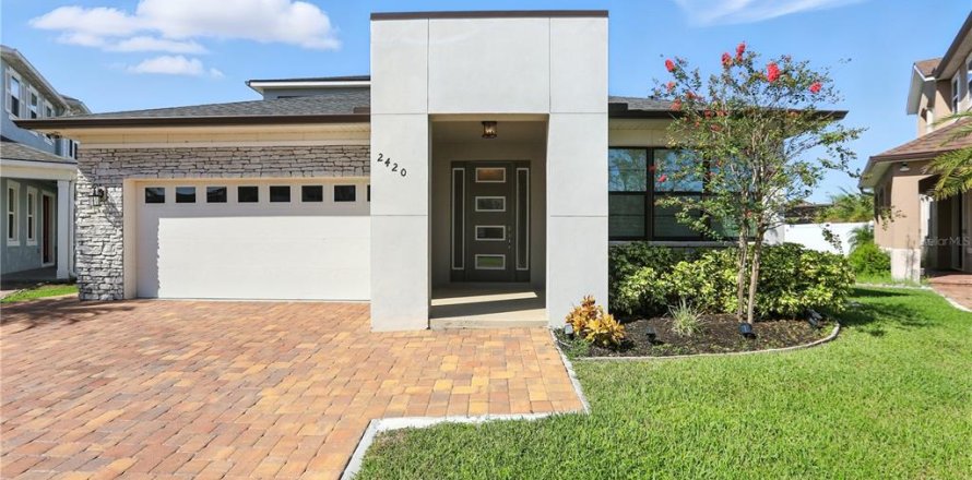 House in Kissimmee, Florida 5 bedrooms, 278.52 sq.m. № 1884508