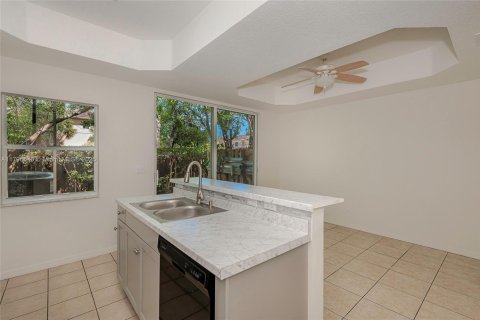 Townhouse in Dania Beach, Florida 3 bedrooms, 150.04 sq.m. № 1670959 - photo 8