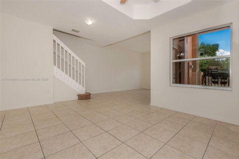 Townhouse in Dania Beach, Florida 3 bedrooms, 150.04 sq.m. № 1670959 - photo 12