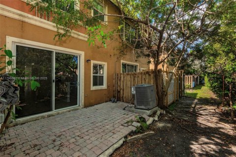 Townhouse in Dania Beach, Florida 3 bedrooms, 150.04 sq.m. № 1670959 - photo 29