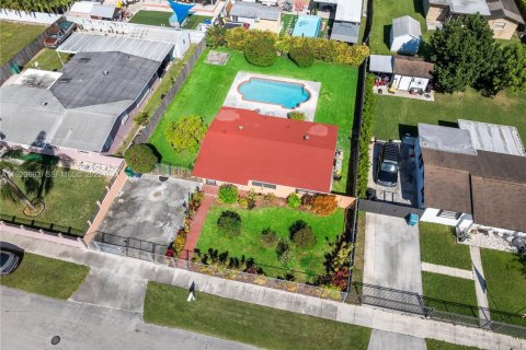 Casa en Homestead, Florida 3 dormitorios, 92.9 m2 № 1982098