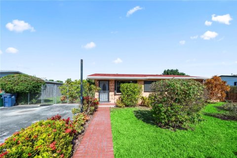 Casa en venta en Homestead, Florida, 3 dormitorios, 92.9 m2 № 1982098 - foto 3