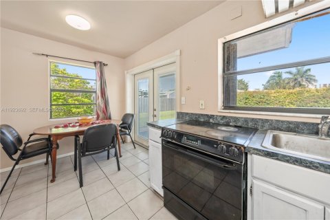 Casa en venta en Homestead, Florida, 3 dormitorios, 92.9 m2 № 1982098 - foto 8